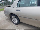 LINCOLN TOWN CAR SIGNATURE LIMITED 1LNHM82W85Y637049 fotografie