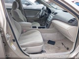 TOYOTA CAMRY LE 4T1BE46K67U178830 снимка