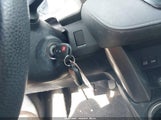 TOYOTA RAV4 LE JTMBFREV7JJ188415 снимка