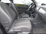 VOLKSWAGEN BEETLE 2.0T TURBO 3VWVA7AT5CM653829 снимка