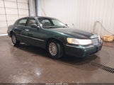 LINCOLN TOWN CAR SIGNATURE 1LNFM82W8WY720232 снимка