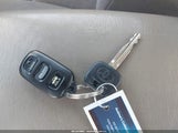 TOYOTA CAMRY LE 4T1BE32K65U051850 снимка