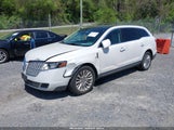 LINCOLN MKT 2LMHJ5FR4ABJ22752 снимка