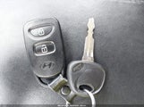 HYUNDAI TUCSON GL KM8JT3AB4BU242469 снимка