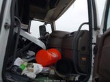 VOLVO VNL 4V4NC9EHXJN893755 снимка