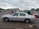 LINCOLN TOWN CAR SIGNATURE LIMITED 1LNHM82W75Y670981 photo