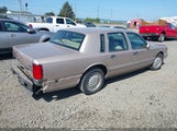 LINCOLN TOWN CAR SIGNATURE 1LNLM82W7VY732552 photo