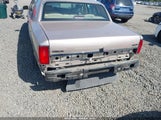 LINCOLN TOWN CAR SIGNATURE 1LNLM82W7VY732552 снимка