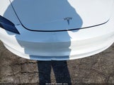 TESLA MODEL 3 LONG RANGE DUAL MOTOR ALL-WHEEL DRIVE/REAR-WHEEL DRIVE 5YJ3E1EA0RF752172 снимка