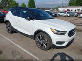 VOLVO XC40 T4 R-DESIGN YV4AC2HM8K2084040 снимка