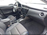 TOYOTA COROLLA SE 5YFBURHE3HP717673 снимка