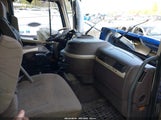 VOLVO VHD 4V4KC9EJ1DN132638 снимка