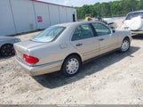 MERCEDES-BENZ E 320 WDBJF65H9XA899139 снимка