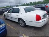 LINCOLN TOWN CAR SIGNATURE LIMITED 1LNHM82W75Y629962 photo