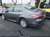 TOYOTA CAMRY LE 4T1B11HK1JU631928 снимка