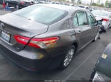 TOYOTA CAMRY LE 4T1B11HK1JU631928 снимка