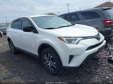 TOYOTA RAV4 LE JTMBFREV9JJ200726 снимка