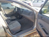 TOYOTA CAMRY LE 4T1BE32KX3U224721 снимка