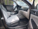 HYUNDAI TUCSON SE KM8J23A43HU310175 снимка
