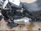 HARLEY-DAVIDSON FLSL 1HD1YDJ1XLB067000 снимка