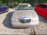 LINCOLN TOWN CAR SIGNATURE 1LNFM82WXWY618589 photo