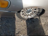 LINCOLN TOWN CAR SIGNATURE 1LNFM82WXWY618589 photo