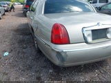 LINCOLN TOWN CAR SIGNATURE 1LNHM82W21Y680277 снимка