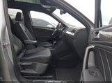 VOLKSWAGEN TIGUAN 2.0T SE R-LINE BLACK 3VVCB7AXXNM165748 снимка