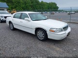 Lincoln Town Car Signature Limited 1LNHM82W15Y655053 photo