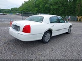 Lincoln Town Car Signature Limited 1LNHM82W15Y655053 снимка