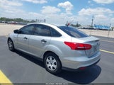 Ford Focus S 1FADP3E23JL242750 fotografie