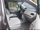 TOYOTA SIENNA XLE V6 5TDYK3DC8BS016319 снимка
