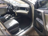 TOYOTA RAV4 XLE 2T3WFREV1JW427878 photo