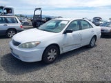 TOYOTA CAMRY LE 4T1BE32K85U605146 снимка