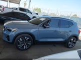 VOLVO XC40 B5 ULTIMATE DARK THEME YV4L12UX9P2952245 fotografie