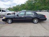 LINCOLN TOWN CAR SIGNATURE 1LNHM82W4YY804639 fotografie