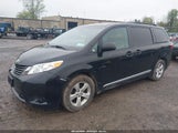 TOYOTA SIENNA LE 8 PASSENGER 5TDKZ3DC0HS856654 снимка