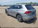 VOLKSWAGEN TIGUAN 2.0T SEL PREMIUM R-LINE 3VV4B7AXXLM170532 photo