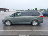 TOYOTA SIENNA XLE V6 5TDYK3DC7BS041020 снимка