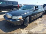 LINCOLN TOWN CAR SIGNATURE LIMITED 2LNHM82V69X611630 photo