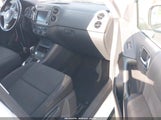 VOLKSWAGEN TIGUAN 2.0T/2.0T S WVGAV7AX5HK055081 снимка