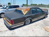 LINCOLN TOWN CAR SIGNATURE/SPINNAKER 1LNLM82W2SY630135 photo