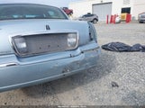 LINCOLN TOWN CAR SIGNATURE LIMITED 2LNHM82V69X627696 photo