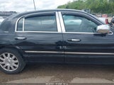 LINCOLN TOWN CAR SIGNATURE LIMITED 2LNBL8CVXAX619130 снимка