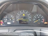 MERCEDES-BENZ E 320 WDBJF65J4YB121264 снимка