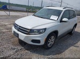 VOLKSWAGEN TIGUAN R-LINE/S/SE/SEL WVGBV7AX7GW588738 photo