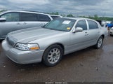 LINCOLN TOWN CAR SIGNATURE LIMITED 1LNHM82W87Y639418 photo