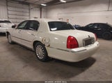 Lincoln Town Car Signature 1LNHM82W83Y671425 fotografie