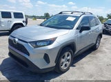 TOYOTA RAV4 XLE JTMW1RFV2KD024228 снимка