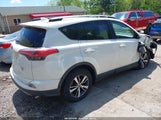 TOYOTA RAV4 XLE 2T3RFREV3JW704835 снимка